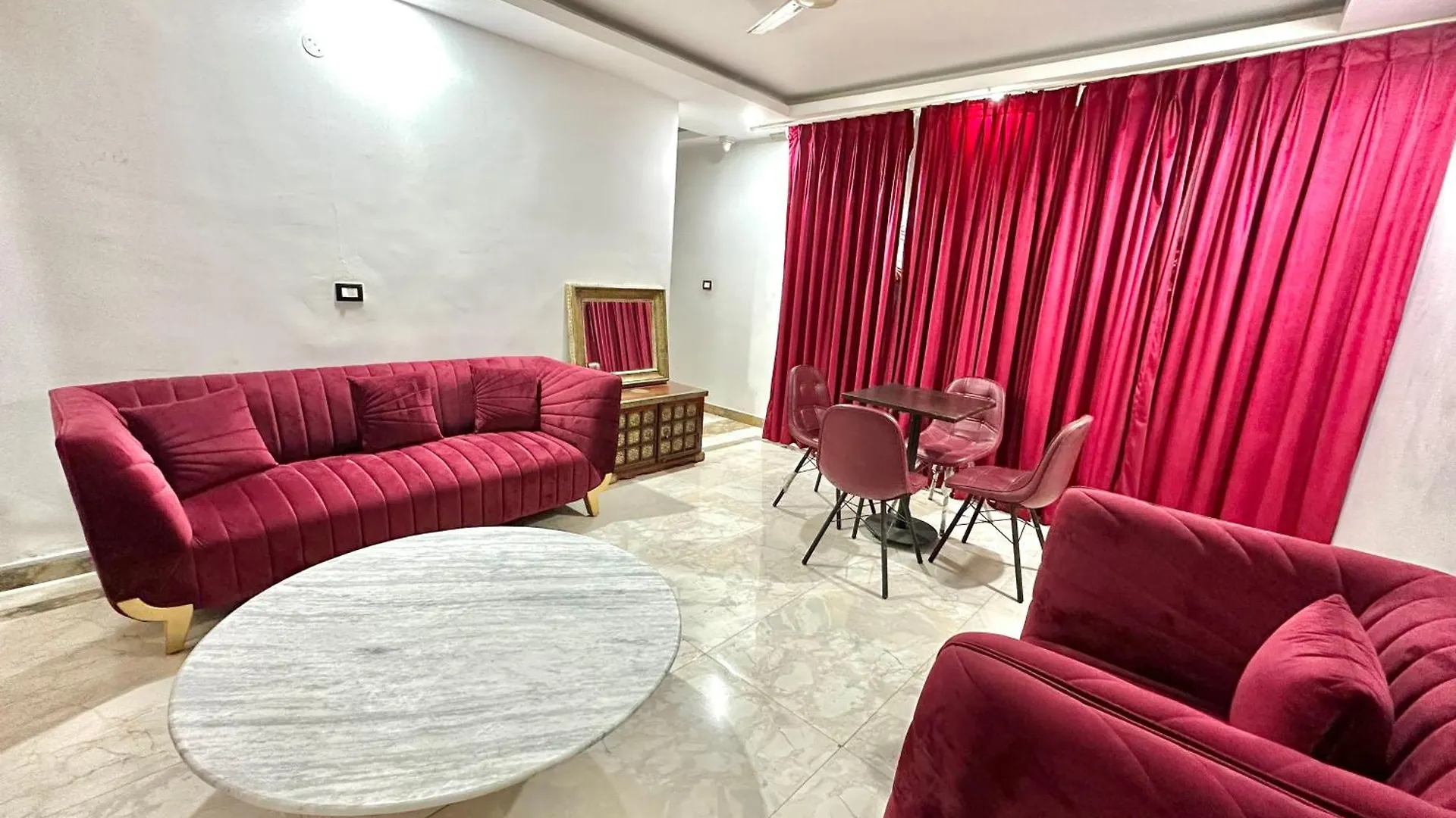 Private Floor With Hall And 5 Rooms For Parties Gurgáon