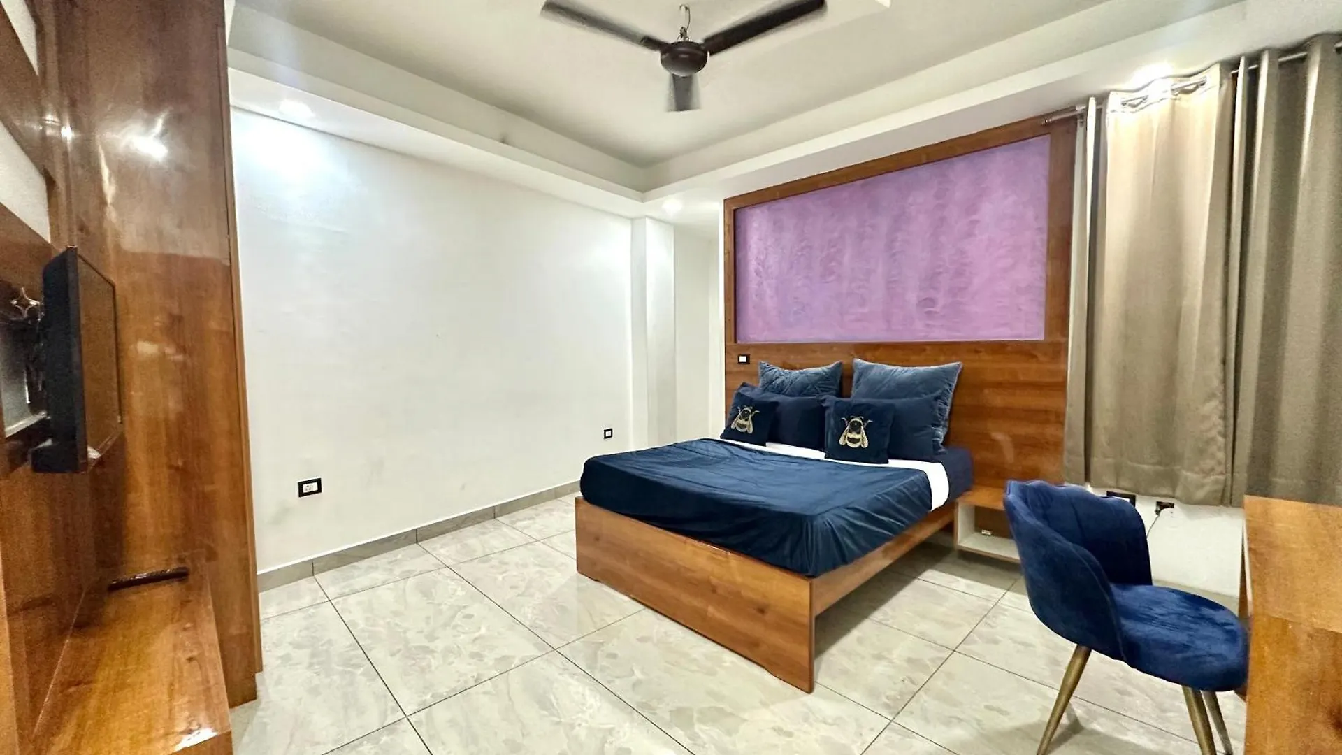 Private Floor With Hall And 5 Rooms For Parties Gurgáon